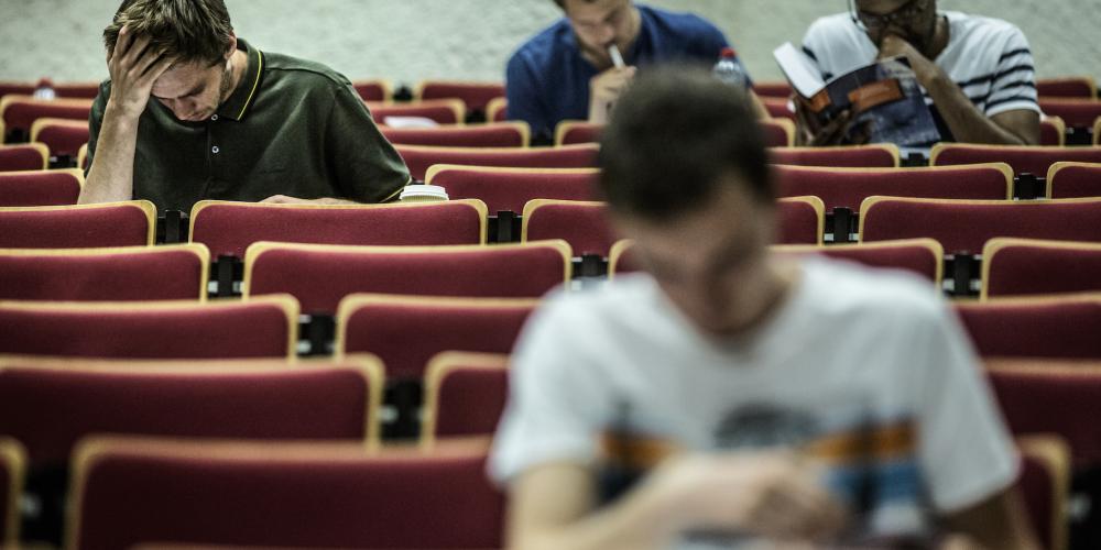 Studenten in aula in close-up