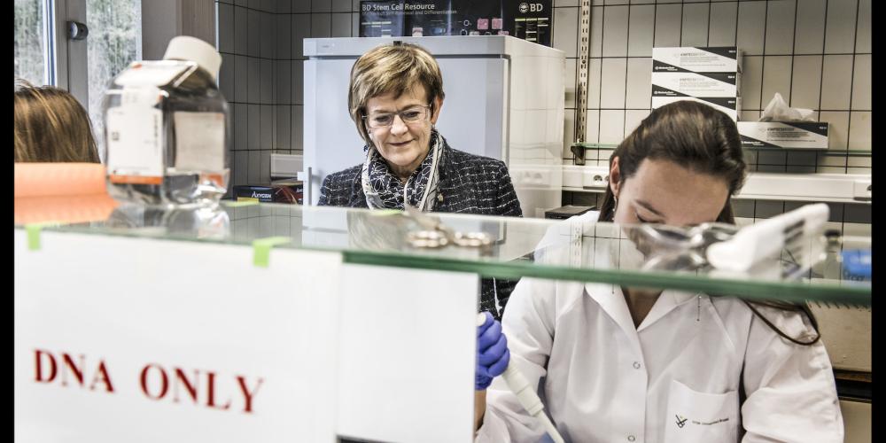 Prof. Vera Rogiers in labo