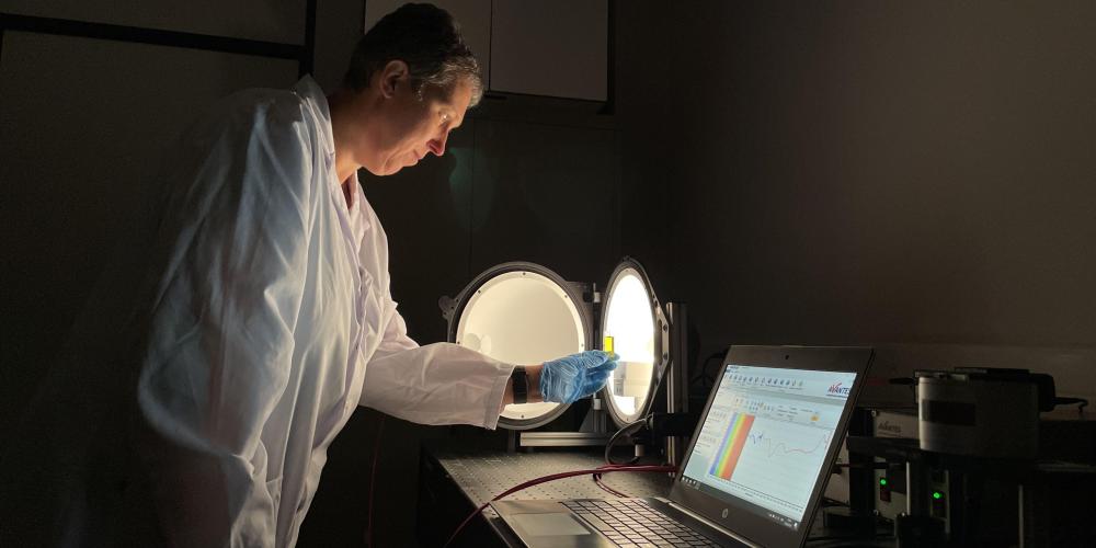 Photonics & Food Professor Heidi Ottevaere lab setup B-PHOT Brussels Photonics - Photonics & Food - Professor Heidi Ottevaere lab setup