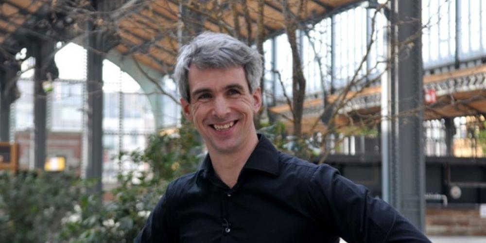 Portret van VUB Professor Jonathan Holslag in de Gare Maritime in Brussel VUB Professor Jonathan Holslag in de Gare Maritime