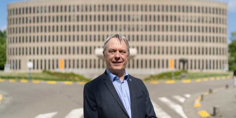 Jan Danckaert Jan Danckaert voor het Braemgebouw