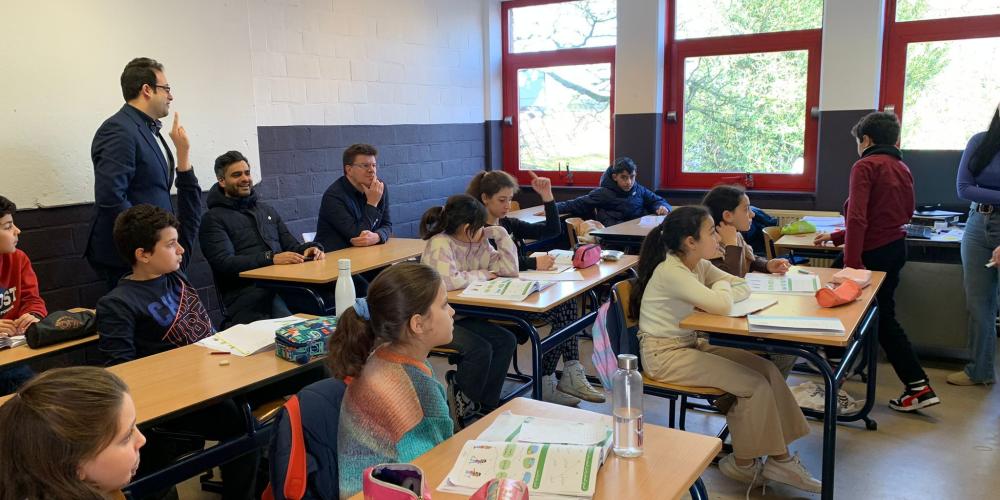 Sven Gatz visits Alef programme classes Alef programme gets visit from Sven Gatz