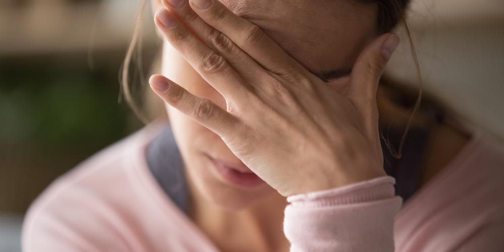 Vermoeide wanhopige vrouw Vermoeide wanhopige vrouw
