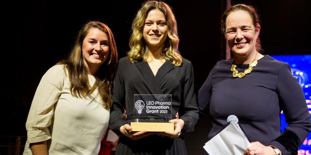 Lisa Huygen ontvangt haar prijs Lisa Huygen ontvangt haar prijs