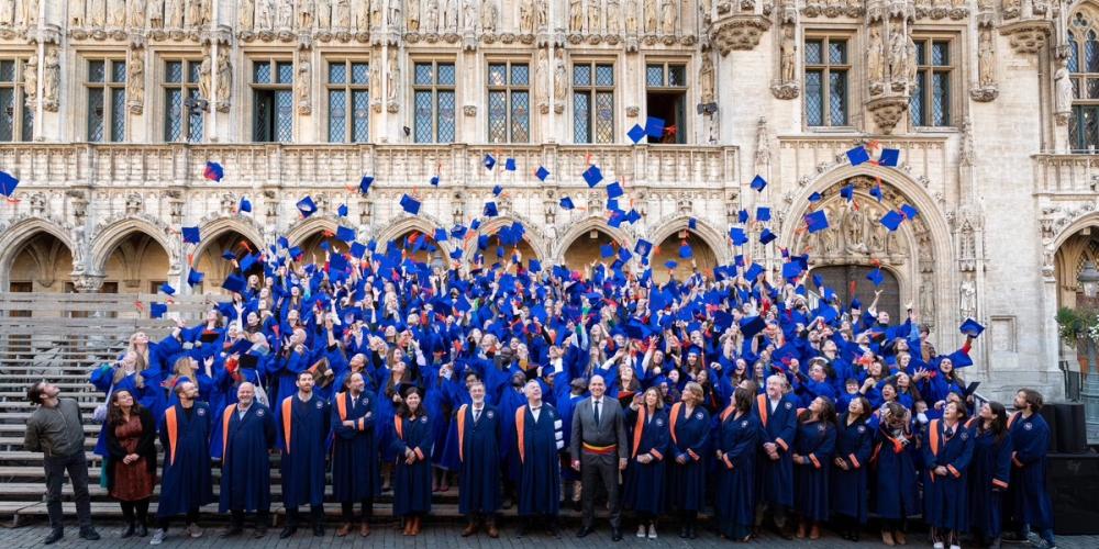 2023_VUB_CEREMONIE_GRADUATION_GRAD_GROTE_MARKT_THIERRY_GEENEN