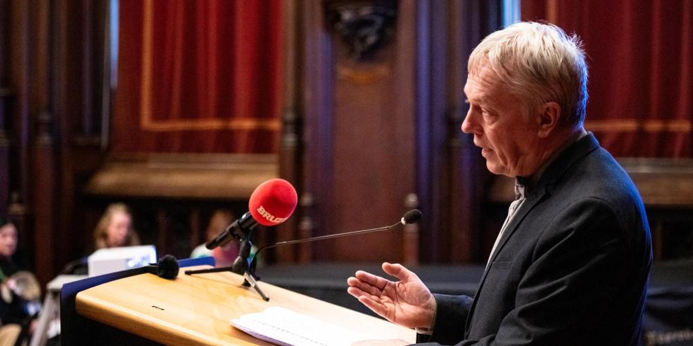 Jan Danckaert speecht op Saint V