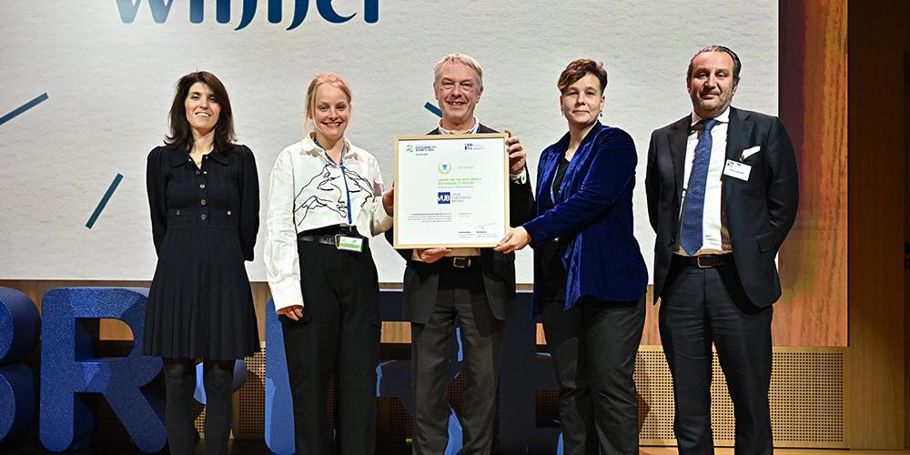Jan Danckaert en team nemen award in ontvangst Jan Danckaert en team nemen award in ontvangst