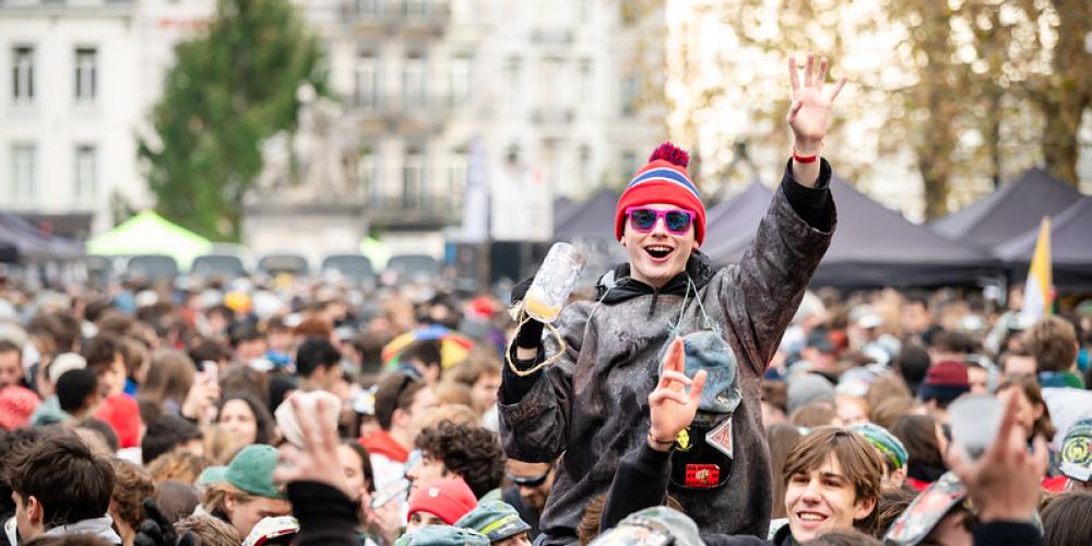 Studenten vieren feest op de Grote Zavel Studenten vieren feest op de Grote Zavel