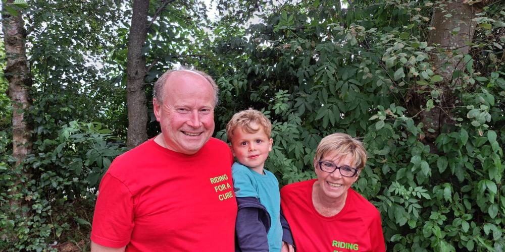Opa Luc Vandevyvere met echtgenote en kleinzoon Stan