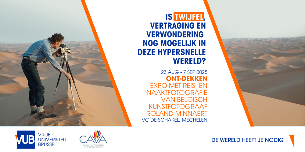 Campagnebeeld expo Roland Minnaert Roland Minnaert maakt een foto in de woestijn