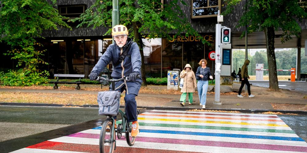 Afdelingshoofd Sport & Beweging Dixie Van De Wiele op de fiets Afdelingshoofd Sport & Beweging Dixie Van De Wiele op de fiets