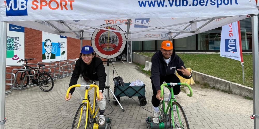 Om ABC te promoten, was de maand oktober gevuld met activiteiten rond fietsen, waaronder "Fietsen op rollen".