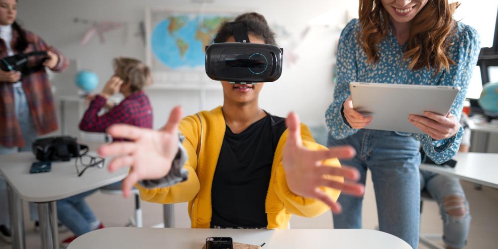 Meisje met een VR-bril