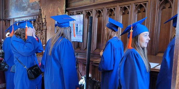 Graduations op de Grote Markt in Brussel: het balkonmoment