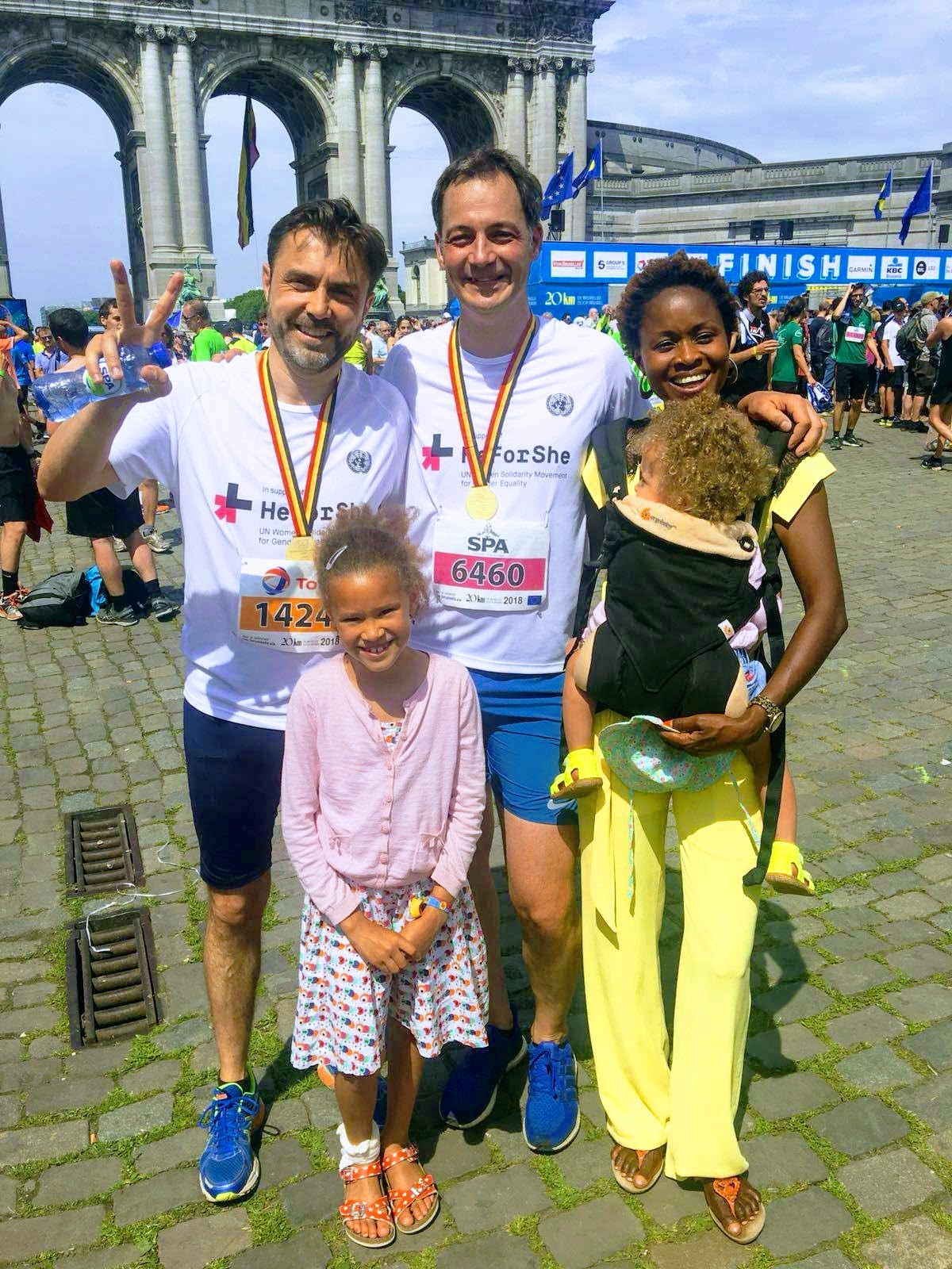 In beeld: Diplomaat Eric Willemaers met zijn voormalige baas en vriend Alexander De Croo. Ze liepen samen de 20km van Brussel voor de UN-Women campagne He for She.