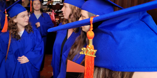 Graduations op de Grote Markt in Brussel: de outfit